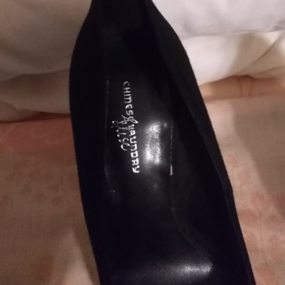 High Heels - Picture 2 of 2